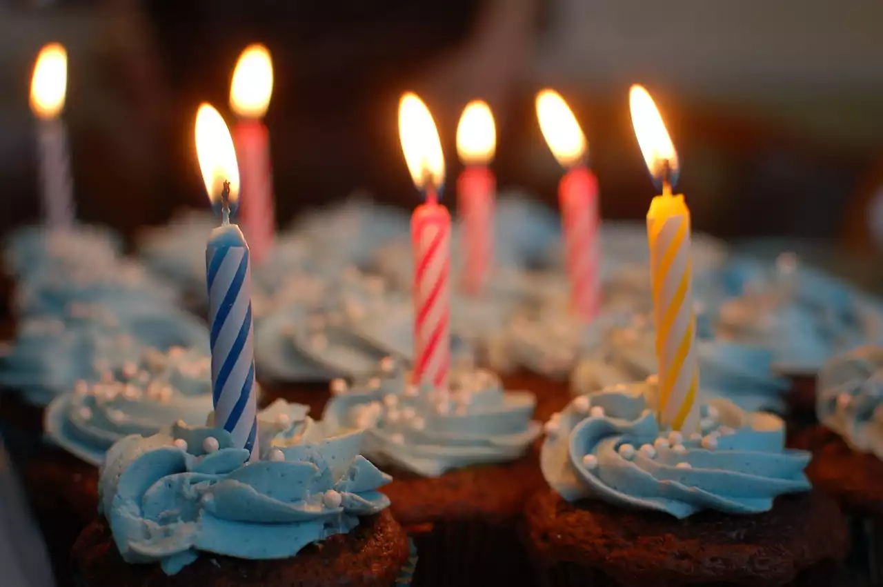 誕生日ケーキの甘い歴史と作り方
